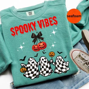 Retro Geist Halloween Sweatshirt, Komfort Farben süßes Halloween Shirt, gruselige Vibes Sweatshirt, Halloween Shirt, Lehrer Geschenk, süße Geister
