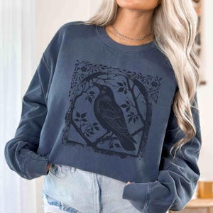 Raven Sweatshirt Bird Sweatshirt Comfortcolors Crewneck Crowcore Linocut Shirt Block Print Shirt Granola Girl Birder Gift Gothic Clothes Denim