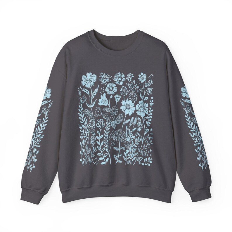 Moletom com estampa de flores silvestres azul: gola redonda floral unissex Charcoal