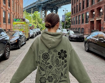 Oversized Floral Hoodie: Wildflower Print, Cottagecore Style