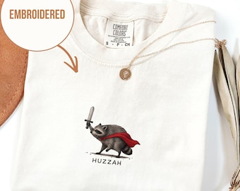 Camisa bordada Jimothy Raccoon Knightcore Comfort Colors