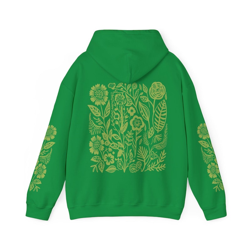Sudadera con capucha verde con estampado de flores silvestres / Estampado en la manga / Ropa Forestcore / Regalos para chicas adolescentes Irish Green