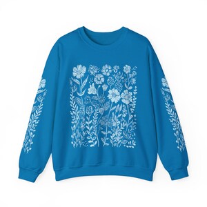 Moletom com estampa de flores silvestres azul: gola redonda floral unissex Sapphire