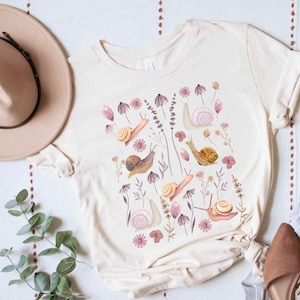 Snail Shirt Snail Lover Gift Cottagecore Shirt Cottage Core Shirt Cottagecore Clothes Fairycore Shirt Pressed Flower Shirt Goblincore Tee