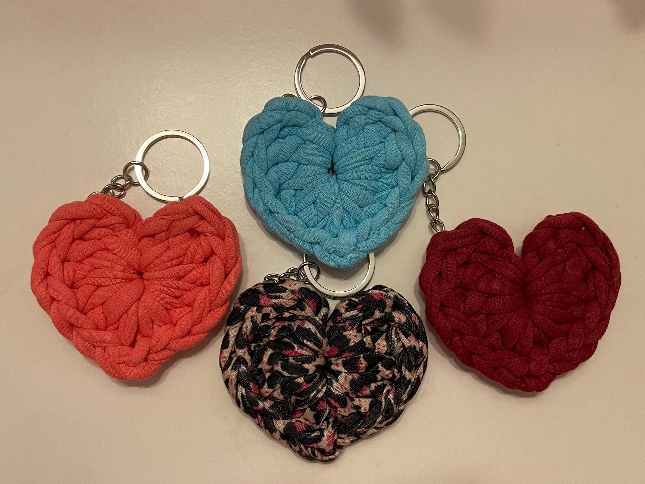 Set di 10 portachiavi portatili a forma di cuore per gli appassionati di attività all'aperto e accessori creativi per portachiavi