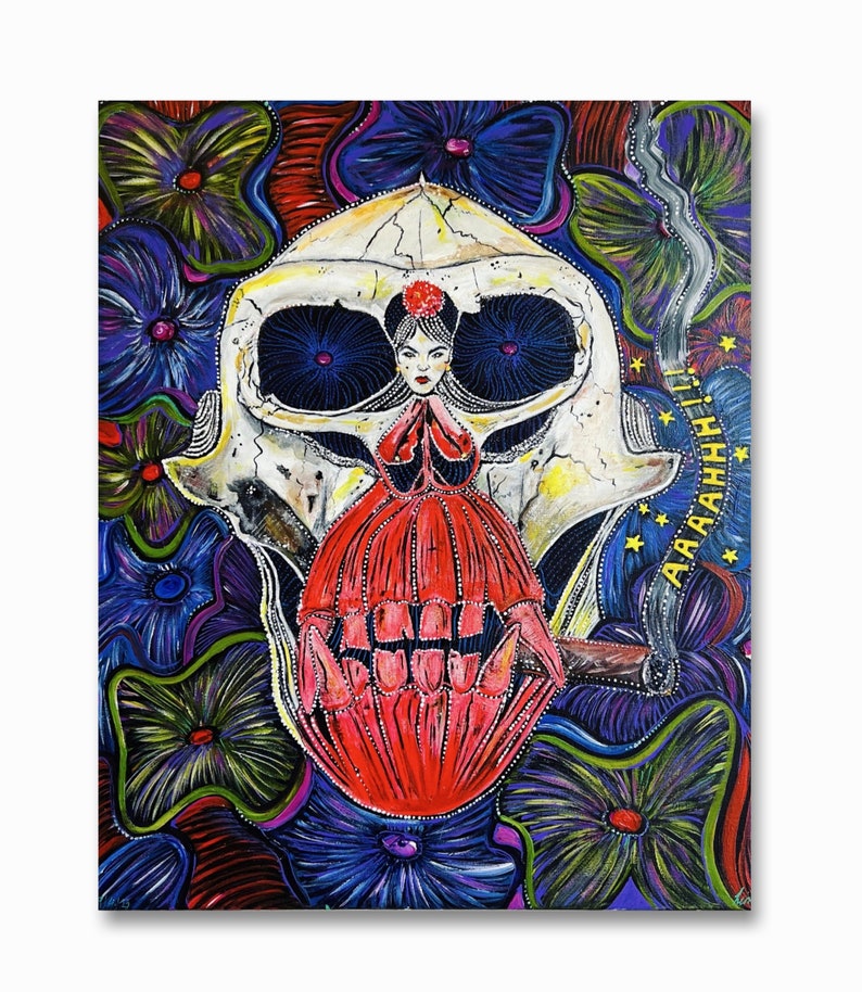 Puede incluir: Una pintura colorida de una calavera con un rostro de mujer en su interior. La calavera est&aacute; rodeada de flores y la mujer lleva un vestido rojo. El texto "AAAAHHH!" est&aacute; escrito en amarillo en el lado derecho de la pintura.
