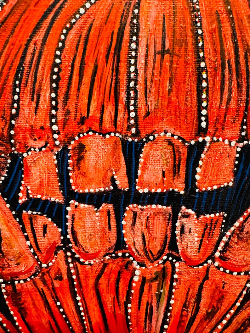 Puede incluir: Primer plano de una calabaza pintada de rojo y negro con puntos blancos. La calabaza est&aacute; tallada con una cara de miedo y las palabras "Trick or Treat" son visibles.
