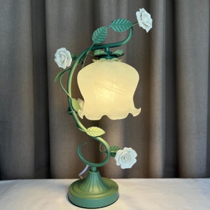 Bloemenlamp | Bloemtafellamp voor op het nachtkastje | Lelie bloemlamp | Nachtlampje | Bureaulamp | Woondecoratie | Inwijdingsfeestlamp | Bureauaccessoire | Vergif