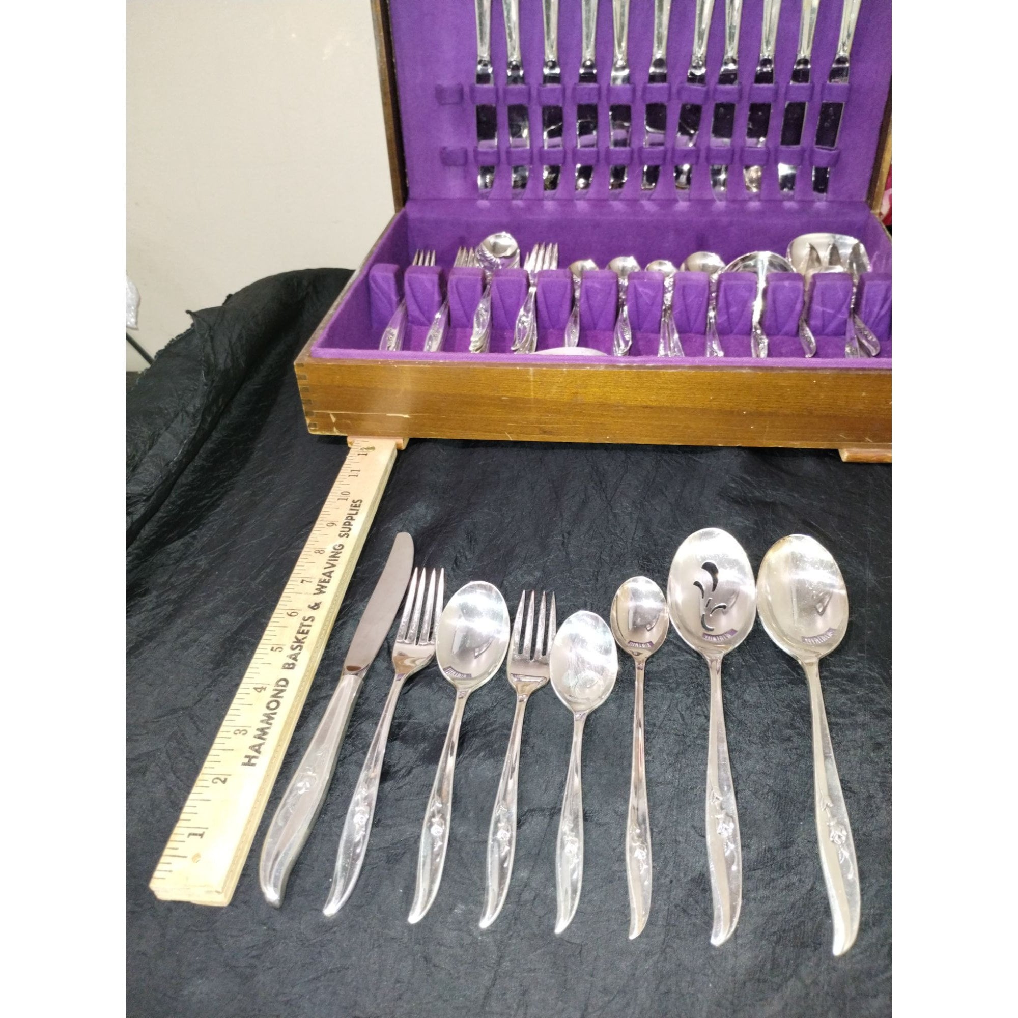 83 Piece Vintage 1847 Rogers Bros IS 'magic Rose' Flatware Service