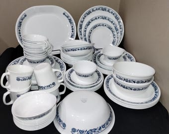 Corelle 'Blue Onion' / 'Old Town Blue' - Service for 4, 8 + Individual Pieces