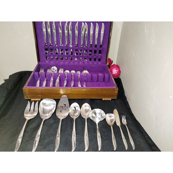 83 Piece Vintage 1847 Rogers Bros IS 'magic Rose' Flatware Service