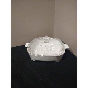 Vintage Corning Ware Footed Microwave Browning Casserole Dish with Pyrex Glass Lid MW-9-B - FREE SHIPPING!
