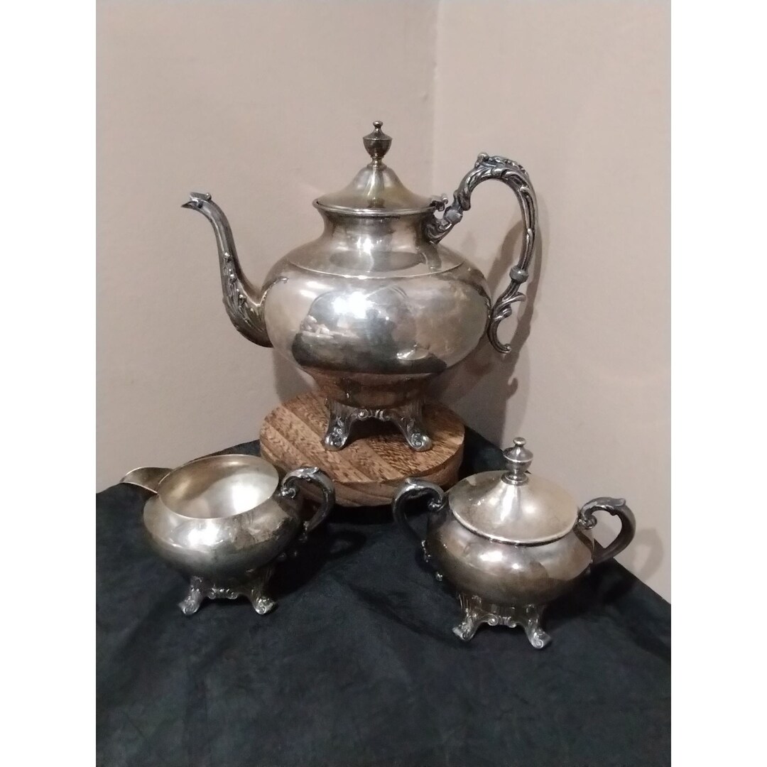 Delton Children's 20 pc Tin Tea Set for 4 in Wicker Basket POLKA DOT 8000-3
