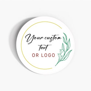 Etichette di carta con testo o logo personalizzati, adesivi Kraft o bianchi con design personalizzato da 37 mm, etichette per imballaggio aziendale