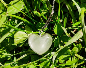 Creamy Pearl White Glow in the Dark Heart Resin Necklace, Delicate Epoxy Pendant, Stainless Steel Chain, Perfect Gift