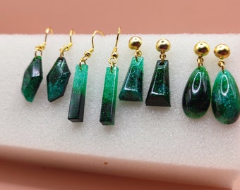 Emerald Green Earrings•Holiday Earrings•Epoxy Resin Earrings•Handmade Holiday Gift•Resing Earrings•Green Earrings