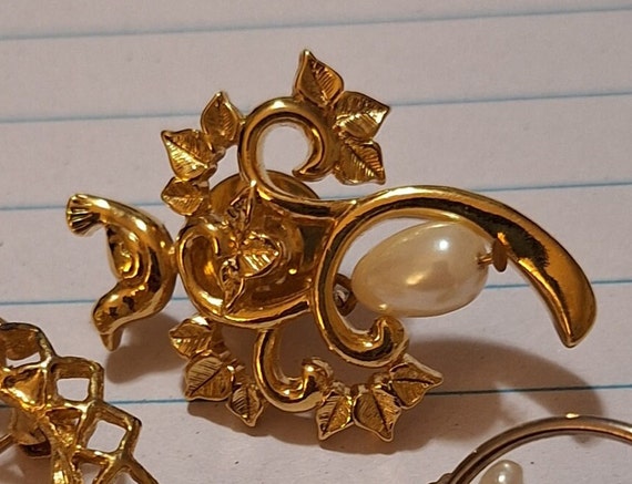 Avon Partridge in a Pear Tree Brooch - image 1