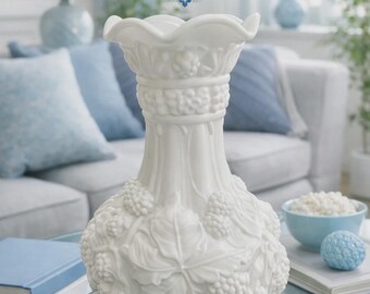 Elegante melkglas wijnstok vaas wit reliëf bloemen bruiloft boerderij decor