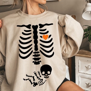 Skeleton Halloween Maternity Sweatshirt, Funny Pregnancy Announcement Sweat 2023, Pregnant Women Costume, Fall New Mom Sweater, Mommy to Be