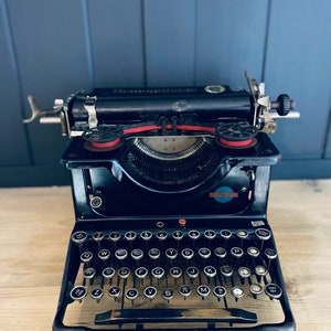 Demountable typewriter