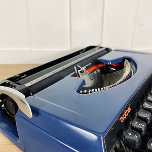 Brother Deluxe 240T typewriter image 2