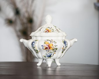 Antique floral porcelain soup tureen – Antique tableware with lid – Vintage soup tureen with floral decoration – Vintage serving piece