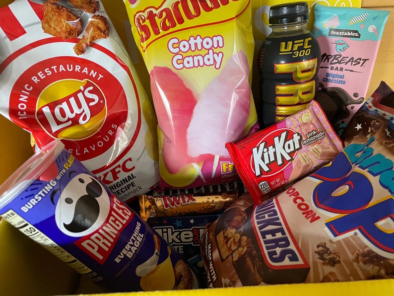 International Snack Gift Box, Prime Drink, Kit Kat, Chips, Chocolate PLEASE READ DESCRIPTION bild 2
