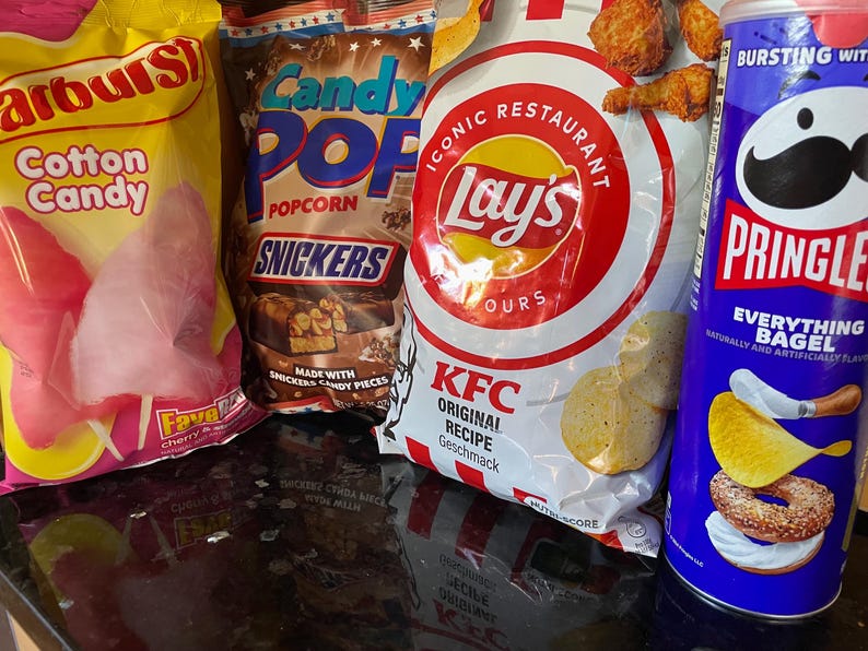 International Snack Gift Box, Prime Drink, Kit Kat, Chips, Chocolate PLEASE READ DESCRIPTION bild 3