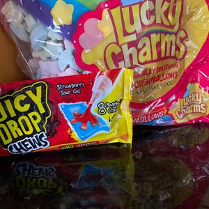 International Snack Gift Box, Prime Drink, Kit Kat, Chips, Chocolate PLEASE READ DESCRIPTION bild 9