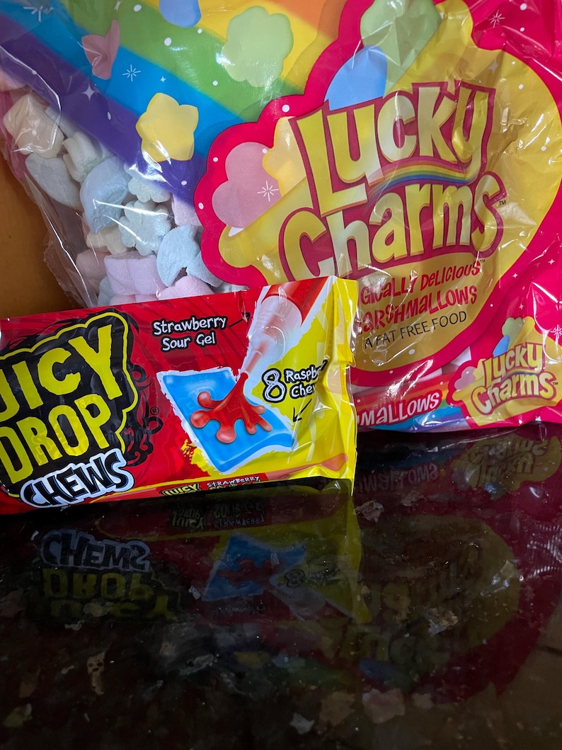 International Snack Gift Box, Prime Drink, Kit Kat, Chips, Chocolate PLEASE READ DESCRIPTION bild 9