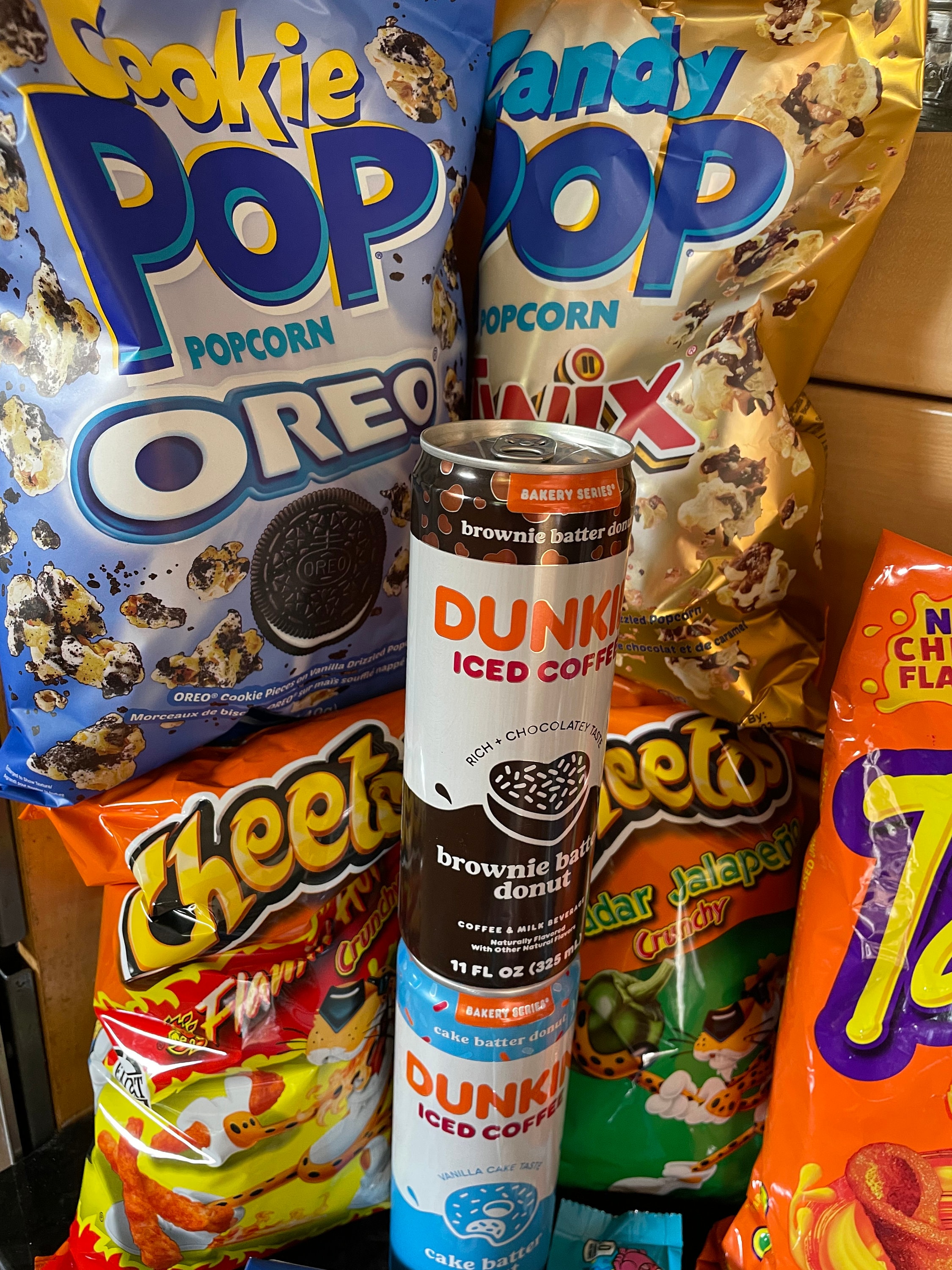 お菓子セット（Oreo, Cheetos, Calbee） Snack Bundle Munchie Gift Box Cheetos Oreo Dunkin Takis Rap Snacks