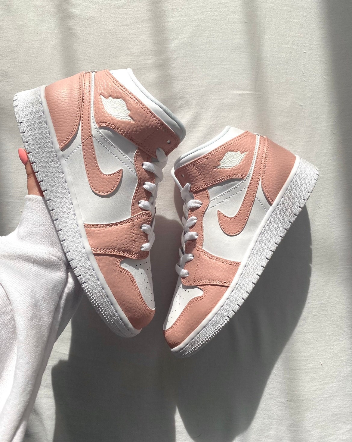 licht roze jordan 1
