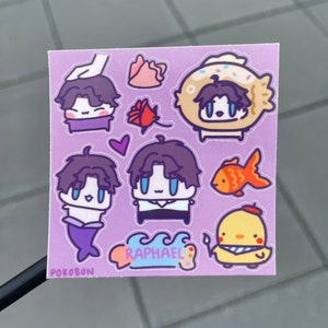 Op de afbeelding: Een set stickers met een cartoonfiguur met paars haar in verschillende poses. De stickers zijn op een paarse achtergrond met de tekst "RAPHAEL" en "POKOBON".