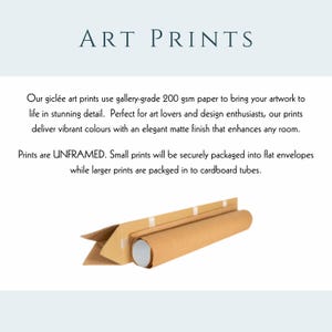 Peut inclure: Un tube en carton brun avec une &eacute;tiquette blanche et le texte "ART PRINTS" dessus. Le tube est utilis&eacute; pour emballer et exp&eacute;dier des impressions d'art.
