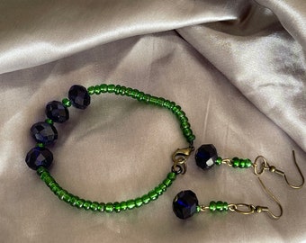 Glass beaded bracelet with matching earrings