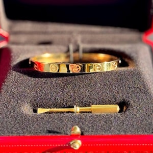 Pulsera Cartier Love en oro amarillo de 18 quilates, modelo Classic, talla 17, conjunto completo 2024