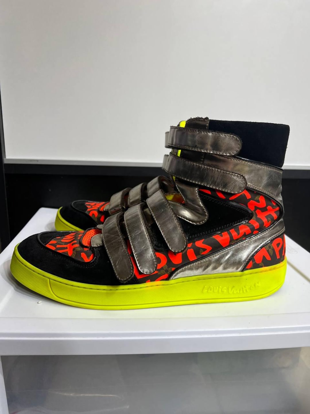 スニーカー Louis Vuitton Graffiti High Top Sneakers LOUIS VUITTON Stephen Spouse Graffiti Orange High-top Sneakers US
