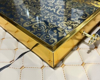 GOLD TULP - Glasboden Flossy Gold Tablett mit strukturierter Basis, dekoratives Serviertablett, elegantes Glastablett, modernes Wohndekor