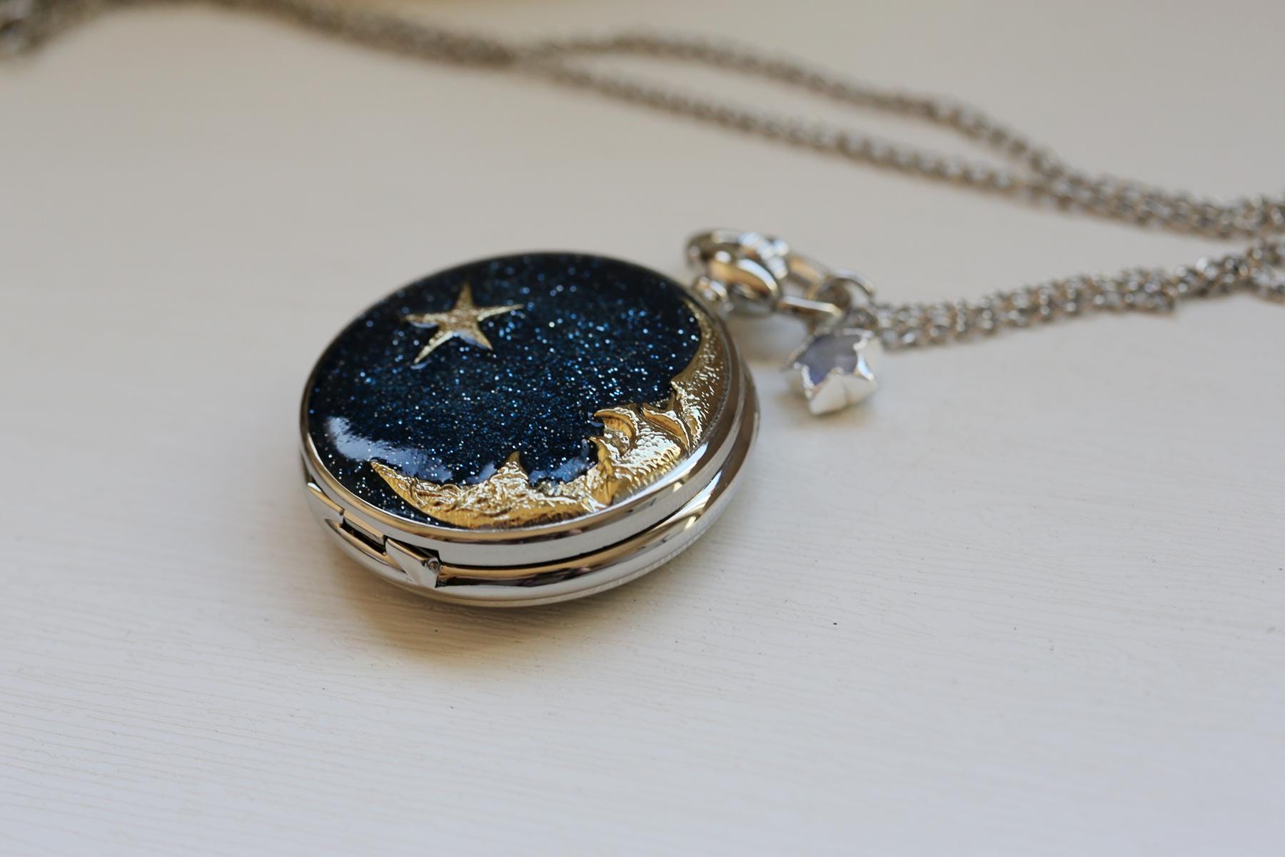 Pendentif Montre à Gousset Vintage Collier Quartz Bronze Gravé - Neuf Avec étiquettes
