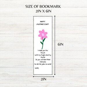 Op de afbeelding: Een roze bloemen-bladwijzer met de tekst "Happy Mother's Day!" en een gedicht over het maken van de bloem met vingers en duim. De bladwijzer is 5,1 cm bij 15,2 cm.
