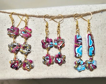 Pendientes de flores, pequeños pendientes de alambre de oreja floral de arcilla polimérica con patrón funky mokume gane, rosa, oro, turquesa, negro, blanco