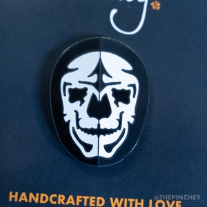 La Parka Luchador Hard Esamel Pin, Lucha Libre, Dibujado e Ilustrado a mano, Diseño personalizado, Arte Hispano, El Pinchey