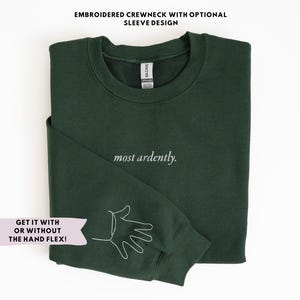 Sudadera de cuello redondo con bordados de gran pasión / Orgullo y prejuicio, regalo de Jane Austen, sudadera literaria, regalo romántico para amantes de los libros imagen 1