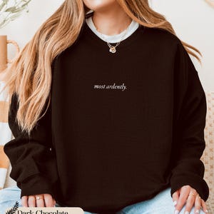 Sudadera de cuello redondo con bordados de gran pasión / Orgullo y prejuicio, regalo de Jane Austen, sudadera literaria, regalo romántico para amantes de los libros imagen 6