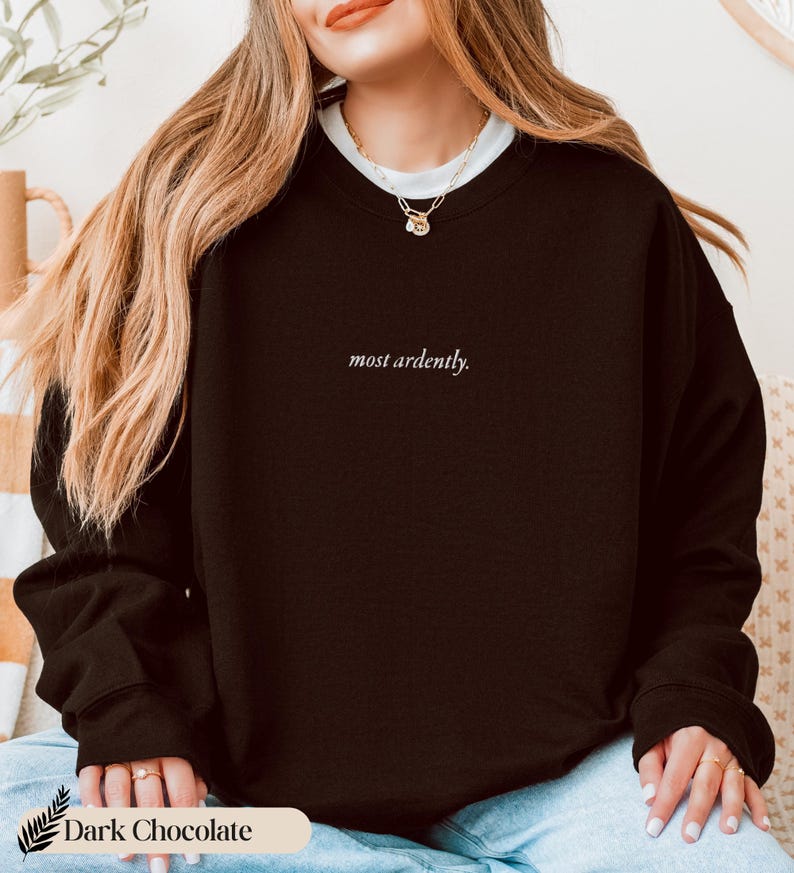 Sudadera de cuello redondo con bordados de gran pasión / Orgullo y prejuicio, regalo de Jane Austen, sudadera literaria, regalo romántico para amantes de los libros imagen 6