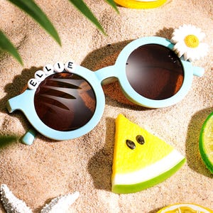 Personalized Kids Daisy Sunglasses – Custom Name Retro Floral Shades for Girls
