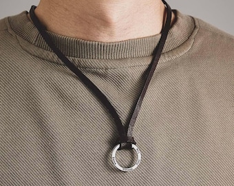 Personalisierte Vegan Lederband Halskette, gravierte Namen Anhänger, Geschenk zum Vatertag