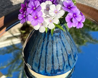 Jarrón de cerámica hecho a mano con ruedas