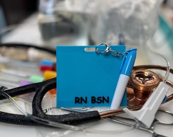 Insignia personalizable impresa en 3D para pizarra blanca: ¡Enfermera, profesor, paramédico y más!