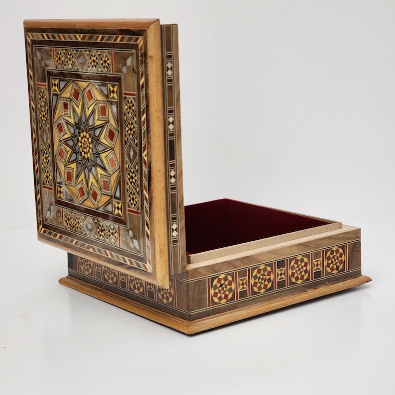 Mosaic Jewelry Box, Made of Several Types of Flower Woods and Tree Woods With Shell